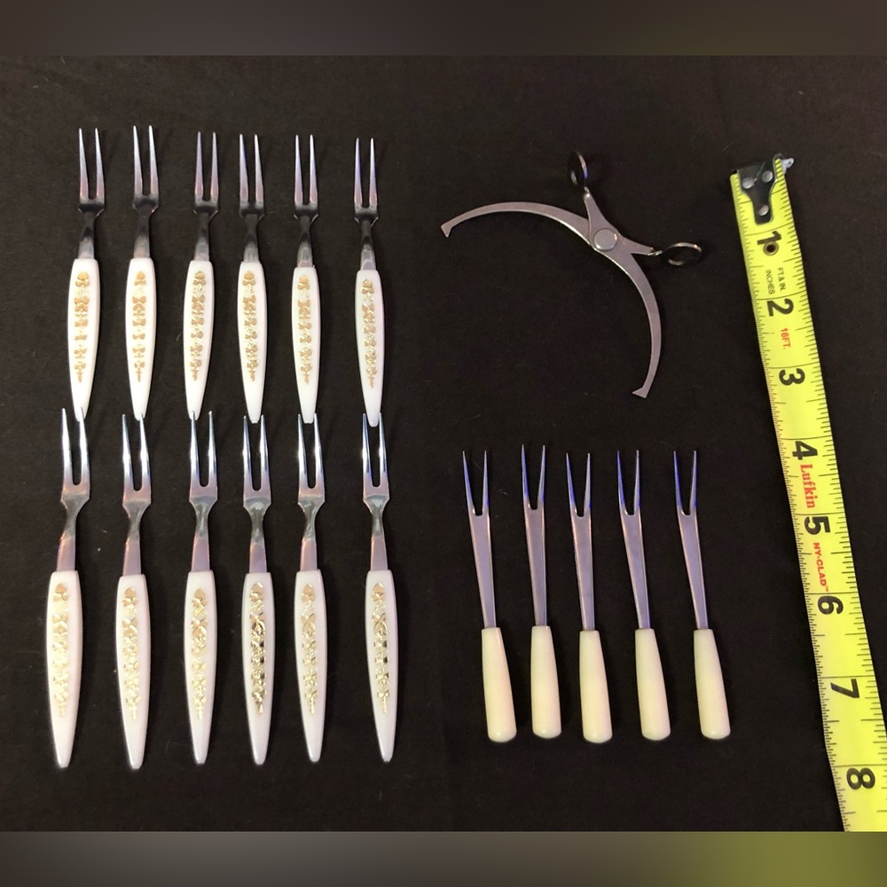 Vintage 18 Piece Cocktail Hors d’oeuvre Party Appetizer Serving Set
